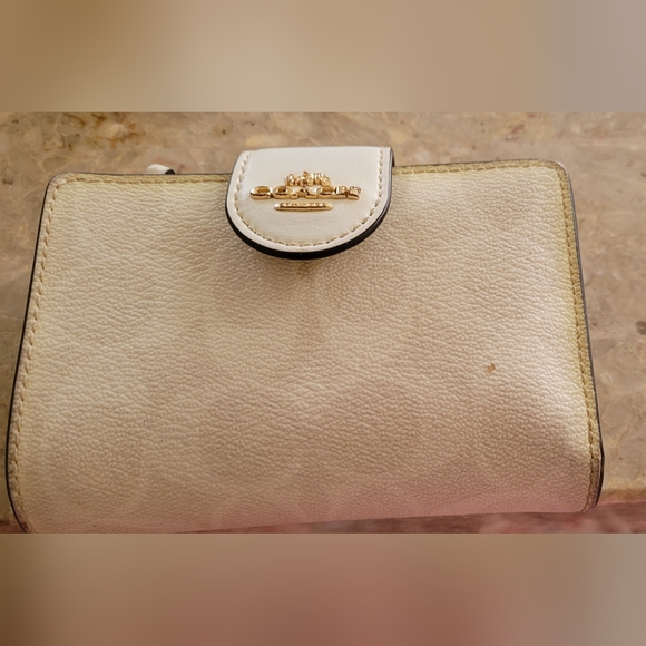 Coach White Leather Women's Wallet - Picture 2 of 7